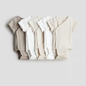 NWT baby H&M onesies (pack of 5) One Piece Set - Neutral Tones